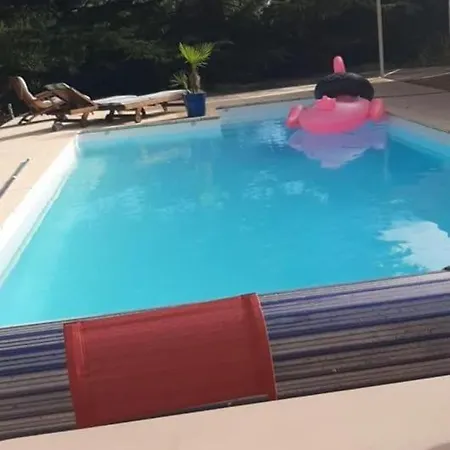Holiday home & Chateau Lagrange Les Tours Cubzac-les-Ponts