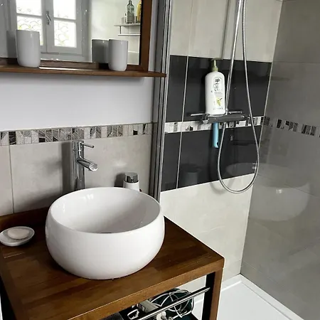 Holiday home & Chateau Lagrange Les Tours Cubzac-les-Ponts