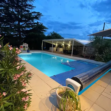 Сasa de vacaciones & Chateau Lagrange Les Tours Cubzac-les-Ponts