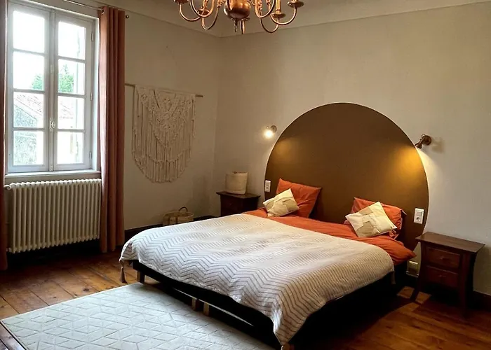 Casa de Férias Gîte&spa Château Lagrange Les Tours *