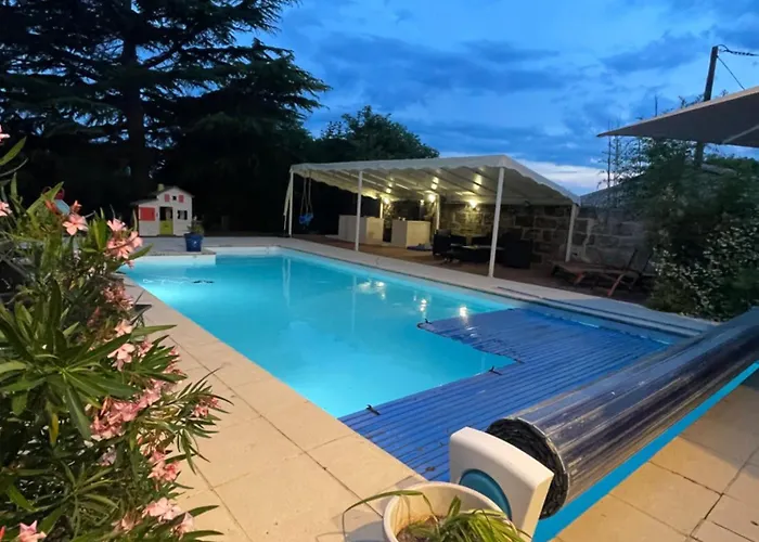 Casa de Férias Gîte&spa Château Lagrange Les Tours Cubzac-les-Ponts